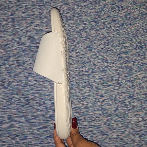 Under Armour Women's Sandals White Size 9 NWT - Picture 7 of 10